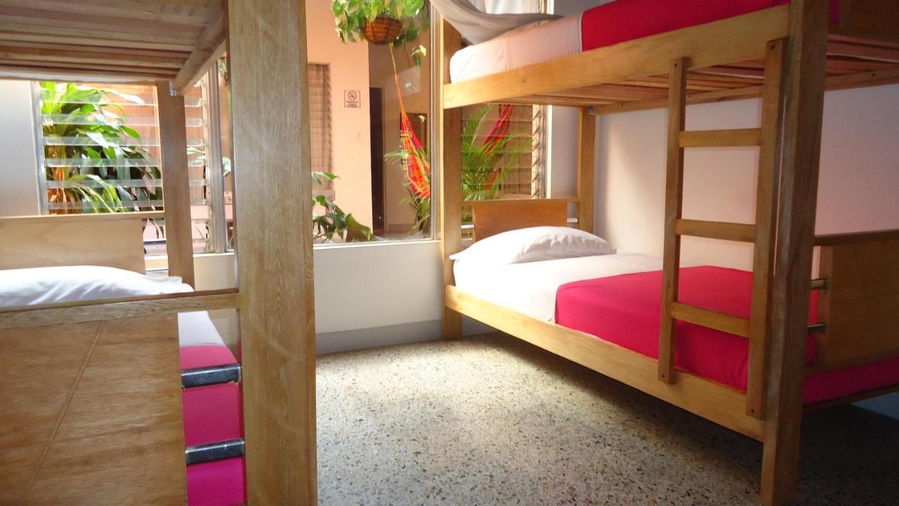 Iris Hostel 메딜린 외부 사진